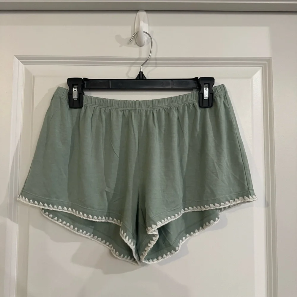 Eberjey Frida Tencel Modal Whipstitch Shortie PJ Pajamas in Eucalyptus Ivory - Picture 4 of 9